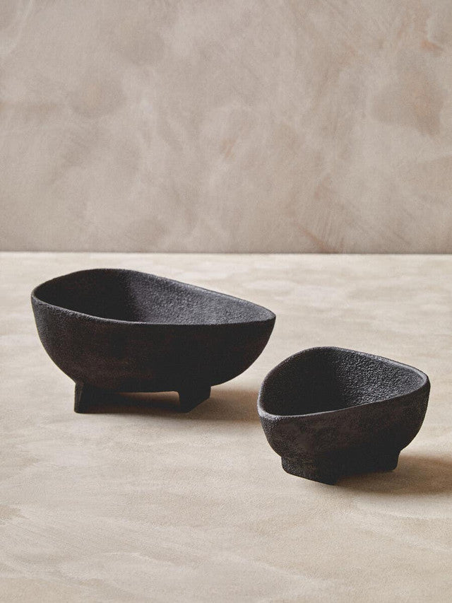 Deriva Set of Two Textured Black Bowls