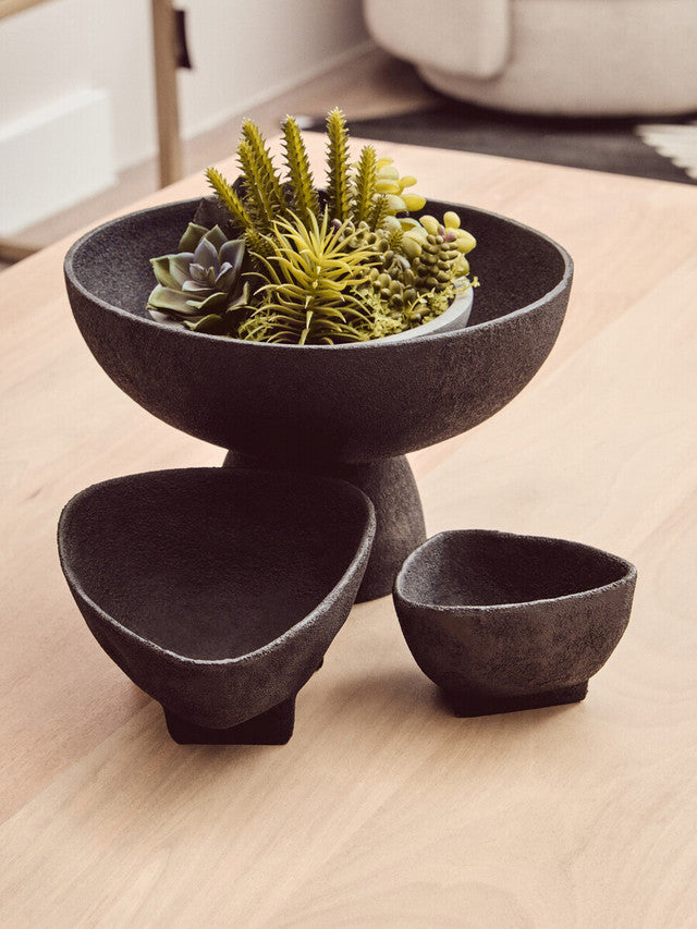 Deriva Set of Two Textured Black Bowls