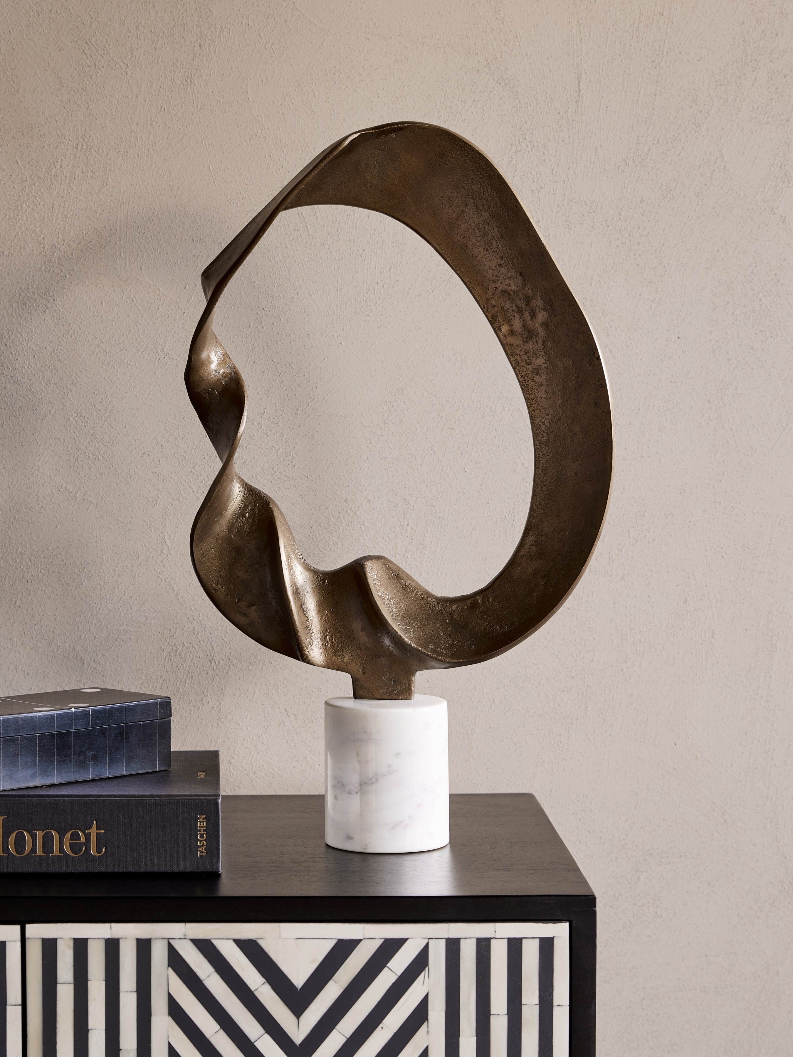 Kentford Sculpture on Marble Base Small